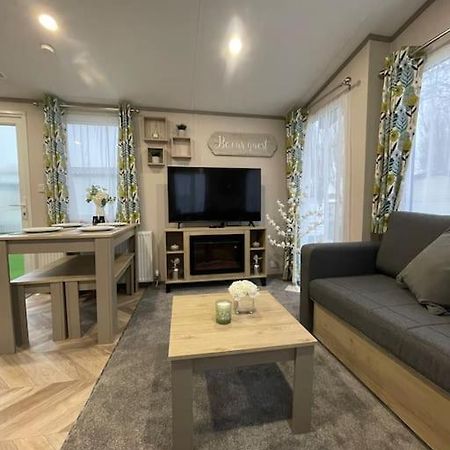 Brand New 6 Berth Holiday Home Selsey Kültér fotó